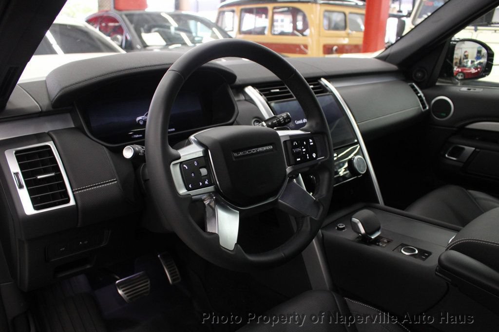 Used 2025 Land Rover Discovery Dynamic SE AWD/4WD image 13