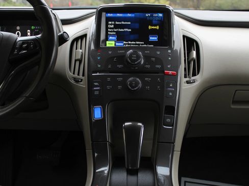 Used 2014 Chevrolet Volt Premium w/ Premium Trim Package image 21