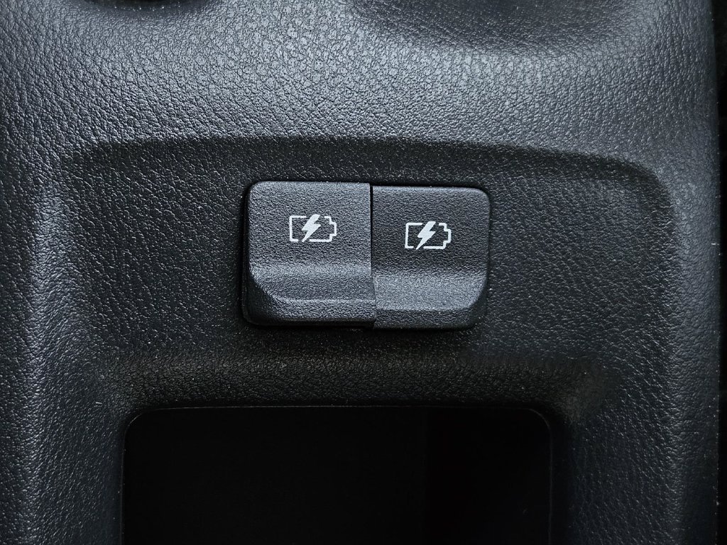 Certified 2019 Nissan Kicks SV FWD image 23