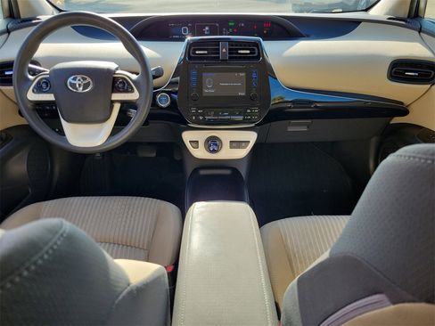 Used 2018 Toyota Prius Four image 12