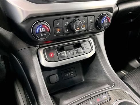 Used 2022 GMC Acadia SLT w/ Elevation Edition FWD image 17