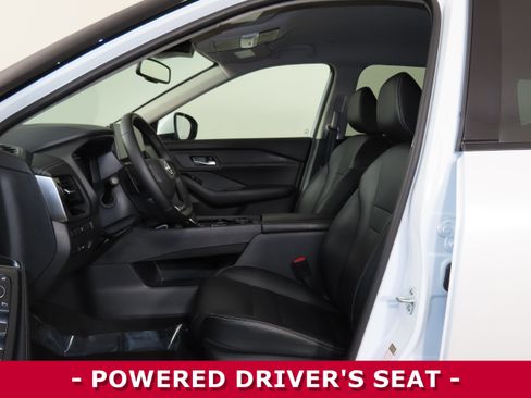 Certified 2025 Nissan Rogue SL image 4