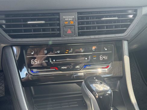 Used 2025 Volkswagen Jetta SEL FWD image 25