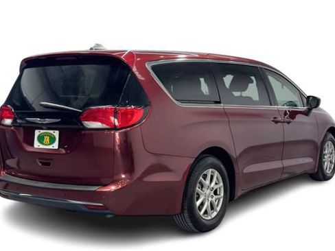 Used 2022 Chrysler Voyager LX FWD image 2