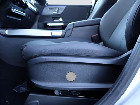 Certified 2025 Mercedes-Benz GLB 250 4MATIC image 38