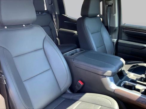 Used 2024 GMC Sierra 1500 SLT AWD/4WD image 9