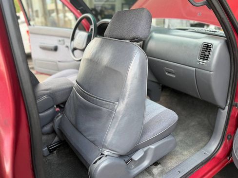 Used 1997 Toyota Tacoma 4x4 Xtracab V6 image 38