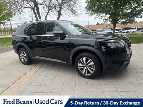Used 2023 Nissan Pathfinder SL AWD/4WD image 3