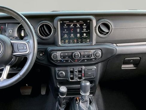 Used 2023 Jeep Wrangler Unlimited Sahara w/ Cold Weather Group AWD/4WD image 9
