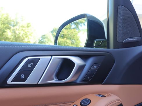 Used 2025 BMW X5 sDrive40i w/ M Sport Package image 22