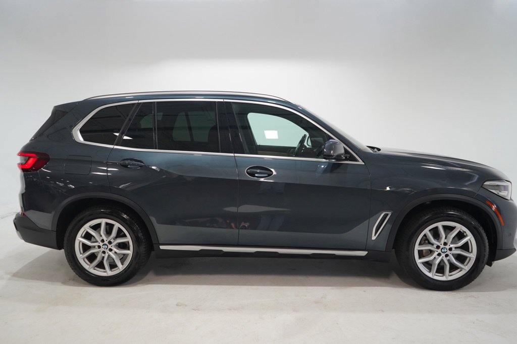 Used 2022 BMW X5 xDrive40i w/ Premium Package AWD/4WD image 8