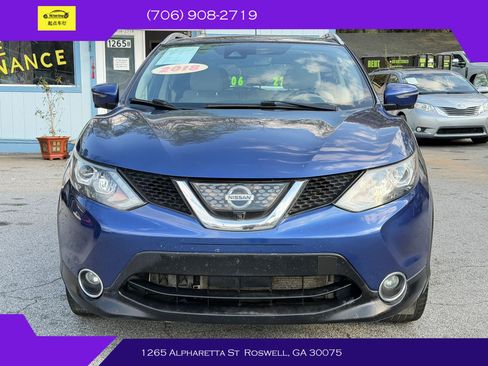 Used 2018 Nissan Rogue Sport SL w/ SL Premium Package image 2