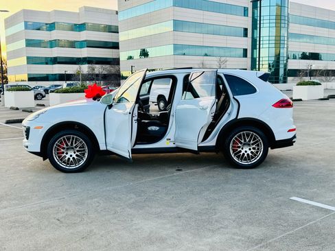 Used 2015 Porsche Cayenne Turbo image 50