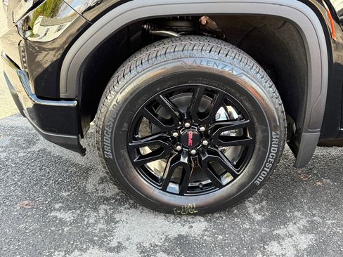 New 2026 GMC Sierra 1500 Elevation image 9