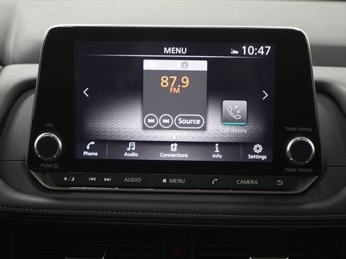 Used 2025 Nissan Rogue SV image 18