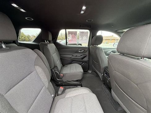 Used 2023 Chevrolet Traverse LT image 18