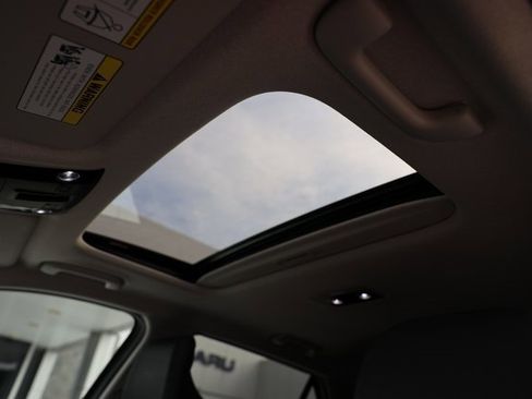 Used 2023 Kia Niro SX Touring image 40