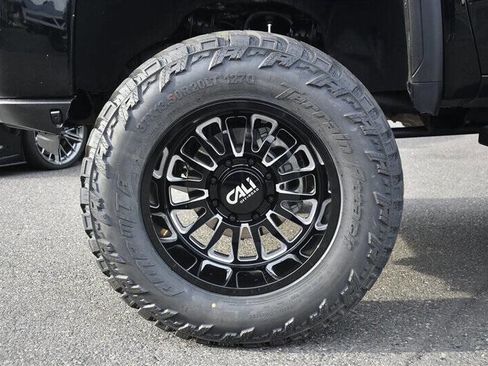 Used 2022 GMC Sierra 2500 Denali w/ Denali Ultimate Package image 11