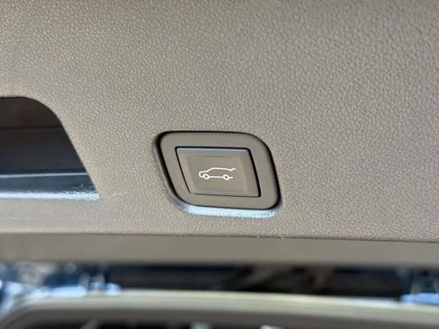 Used 2024 Chevrolet Traverse LT w/ Trailering Package FWD image 10
