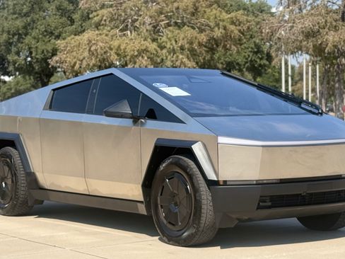 Used 2025 Tesla Cybertruck AWD Crew Cab image 2