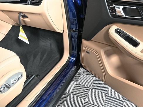Certified 2026 Porsche Macan AWD/4WD image 26