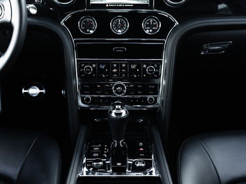 Used 2015 Bentley Mulsanne image 23