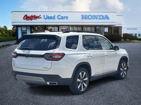 Used 2025 Honda Pilot Touring image 5