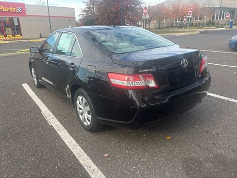 Used 2011 Toyota Camry LE image 5