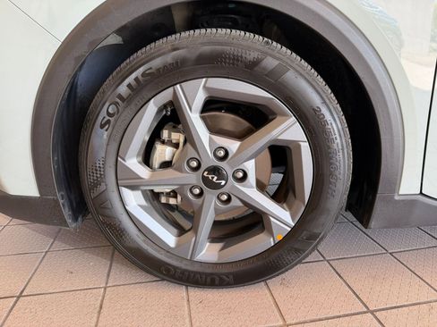 Used 2025 Kia K4 LXS FWD image 29