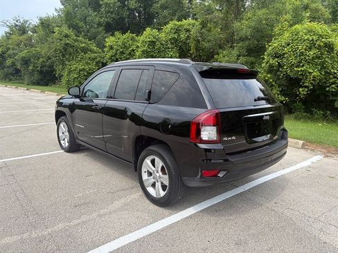 Used 2014 Jeep Compass Latitude w/ Sun/Sound Group AWD/4WD image 3