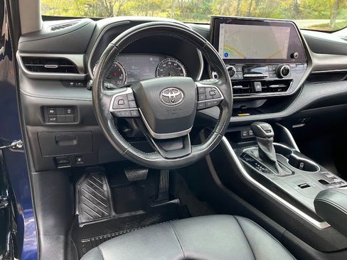 Used 2023 Toyota Highlander XLE image 10