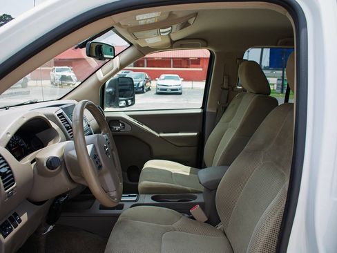 Used 2018 Nissan Frontier SV w/ Value Truck Package RWD image 14