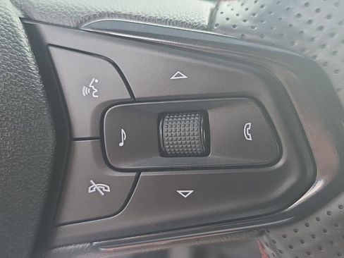 Used 2024 Chevrolet Trax RS FWD image 23