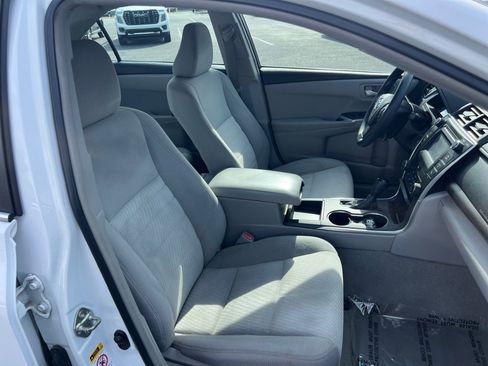 Used 2016 Toyota Camry LE FWD image 32