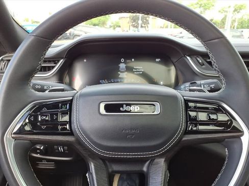Certified 2023 Jeep Grand Cherokee L Overland AWD/4WD image 20
