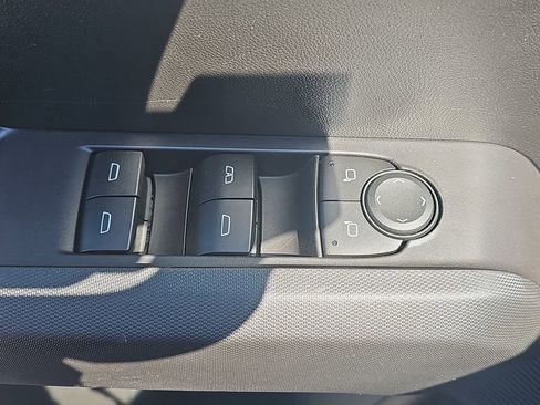 Used 2023 Chevrolet Colorado Trail Boss w/ Technology Package AWD/4WD image 33