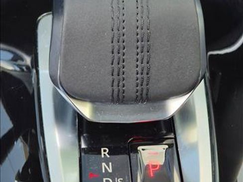 Certified 2024 Jaguar E-PACE R-Dynamic SE AWD/4WD image 12