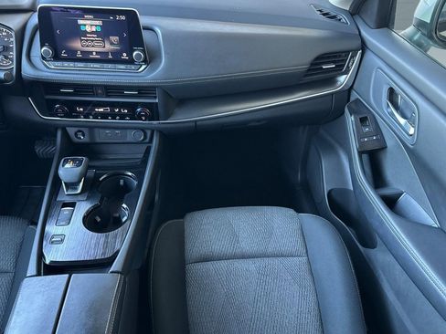 Used 2025 Nissan Rogue SV FWD image 28