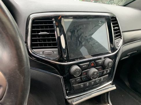 Used 2019 Jeep Grand Cherokee Limited AWD/4WD image 9