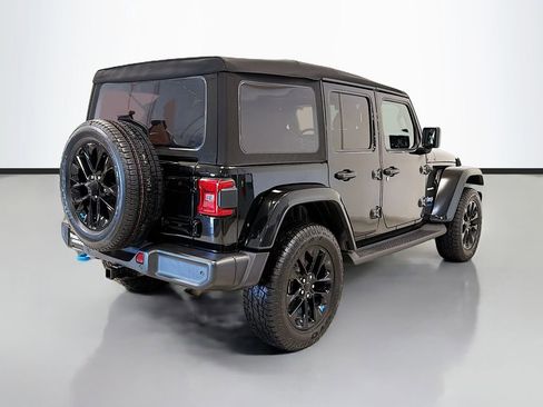 Used 2022 Jeep Wrangler Unlimited Sahara w/ Cold Weather Group AWD/4WD image 10