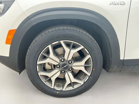 Used 2023 Kia Seltos EX image 30