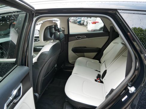 Used 2024 Kia Sportage EX AWD/4WD image 11