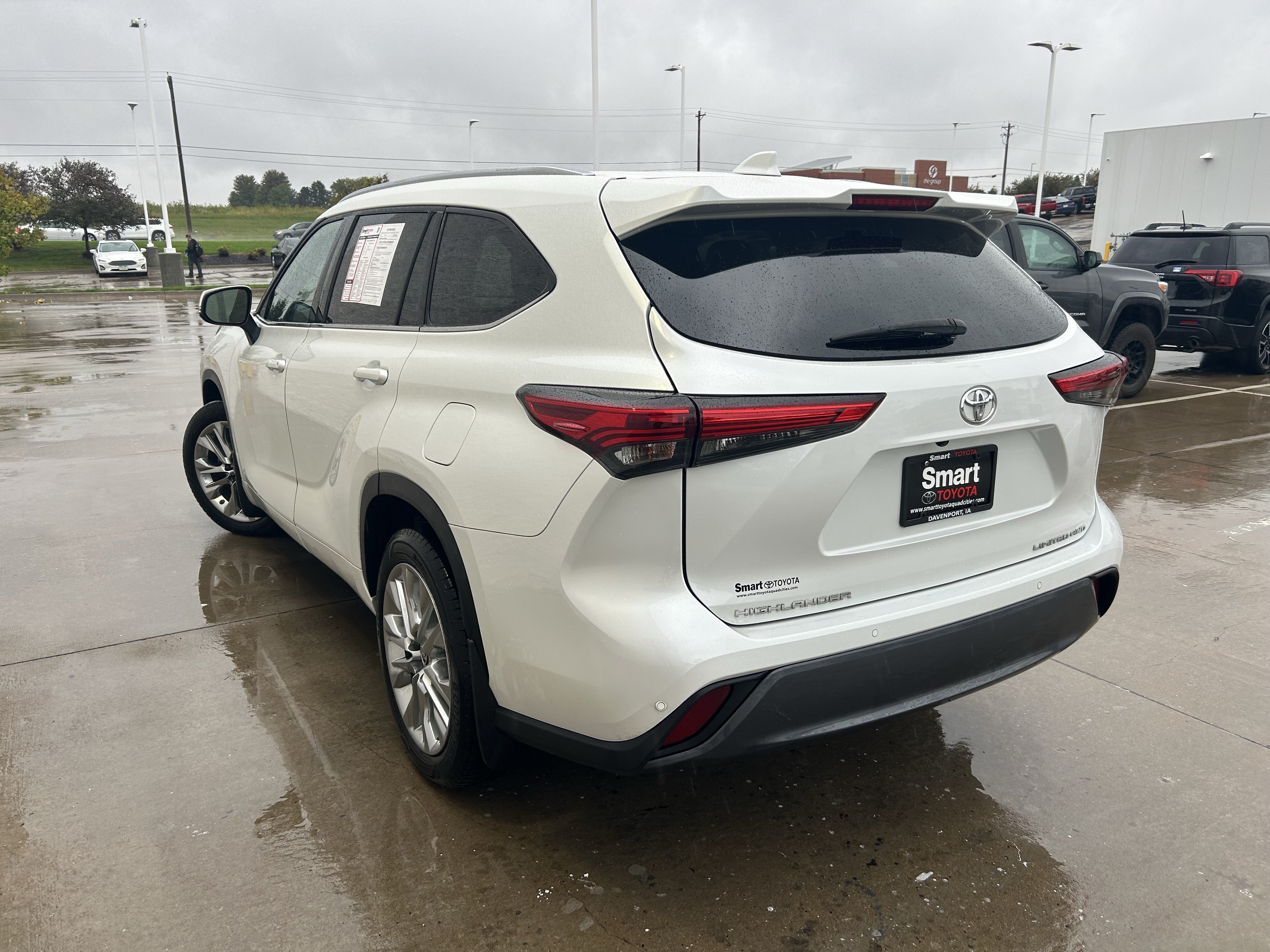 Used 2023 Toyota Highlander Limited AWD/4WD image 3