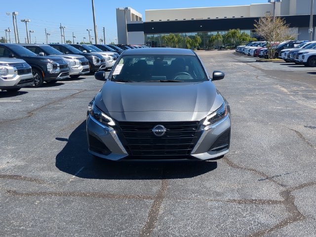Used 2025 Nissan Altima 2.5 SV FWD image 3