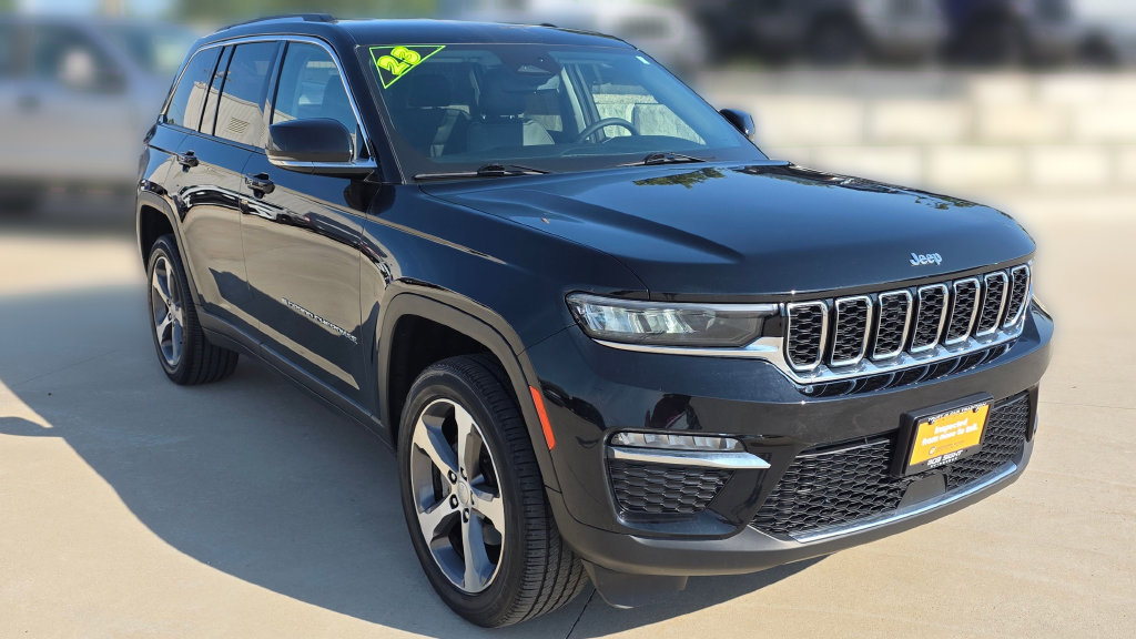 Used 2023 Jeep Grand Cherokee Limited AWD/4WD image 8