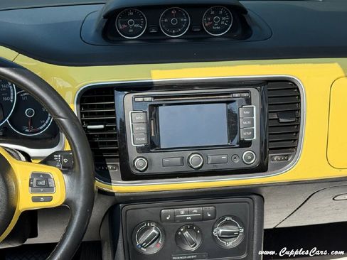 Used 2014 Volkswagen Beetle TDI image 23