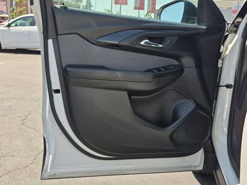 Used 2023 Chevrolet TrailBlazer LS FWD image 12