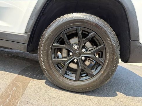 Used 2024 Jeep Grand Cherokee Altitude AWD/4WD image 33