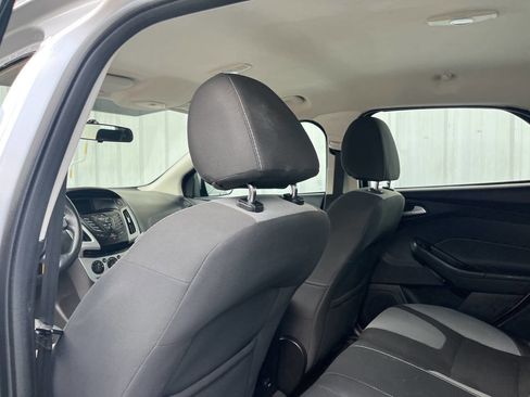 Used 2014 Ford Focus SE w/ SE Sport Package image 12