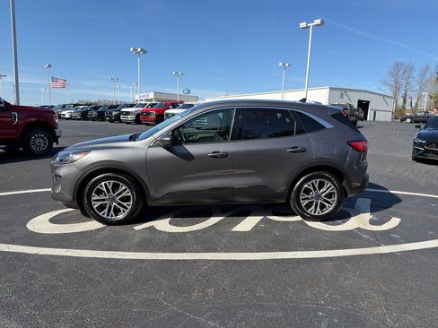 Used 2022 Ford Escape SEL image 2